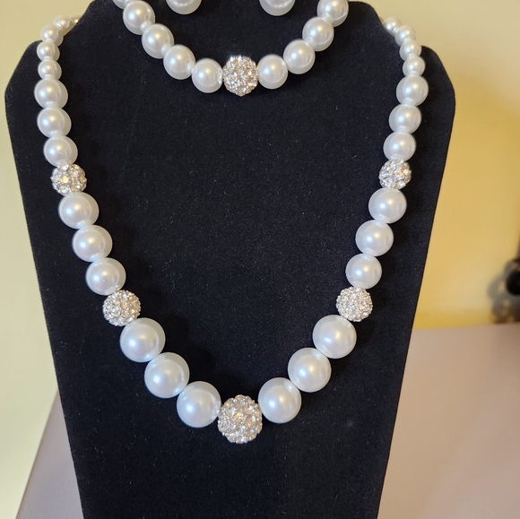 Beautiful Glass Pearl Jewelry Set - Picture 4 of 7